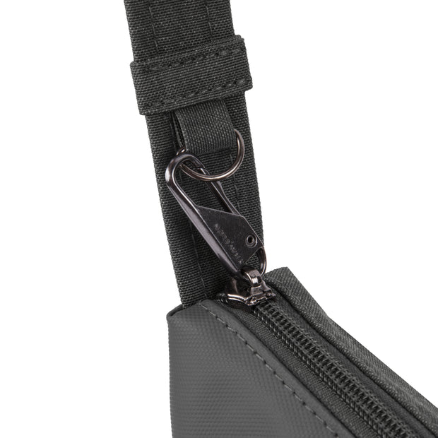variant:42999673389248 travelon Metro Crossbody Black