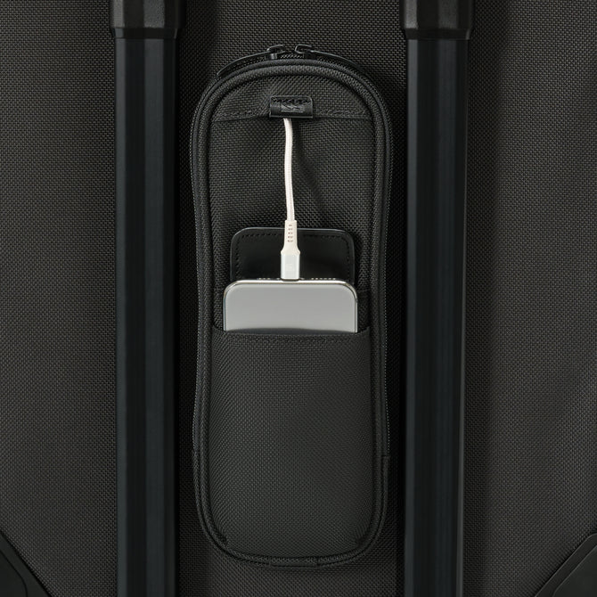 variant:43449926353088 br baseline essential carry on black
